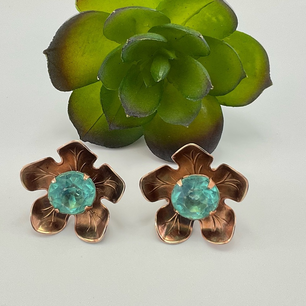 Vtg Copper Floral Earrings with Aqua Blue Rhinestones, MCM, Screw Backs - Picture 6 of 9